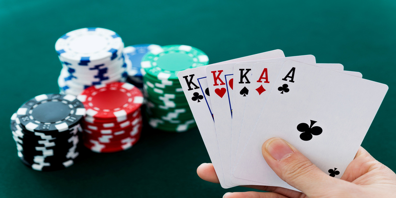 Thứ tự của hand poker sắp xếp như thế nào?